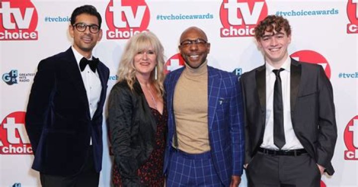 
Is Siobhan Hewlett Married? Romantic Life Of The Lost Girls Actress 